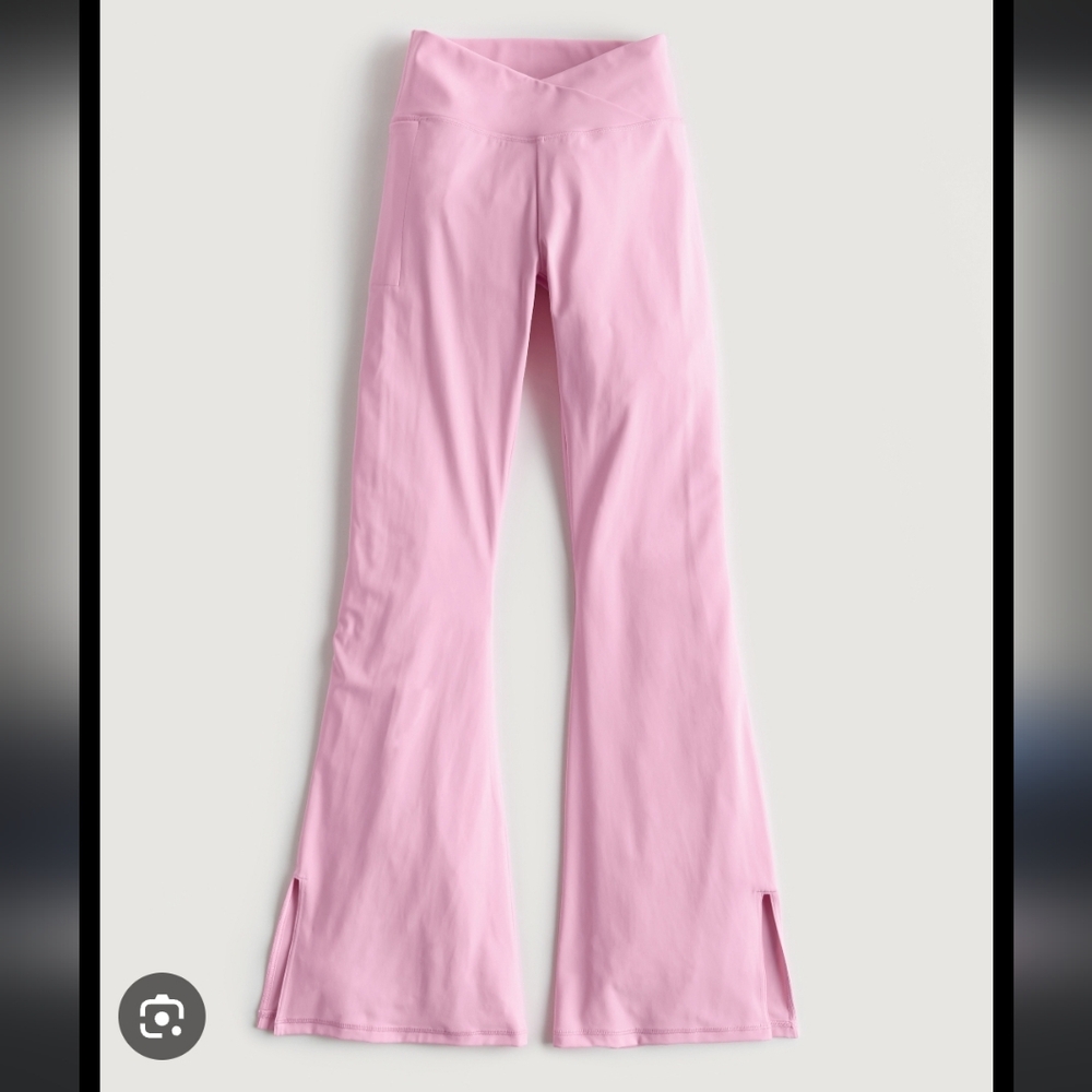 Hollister Social Tourist V-waist flare leggings